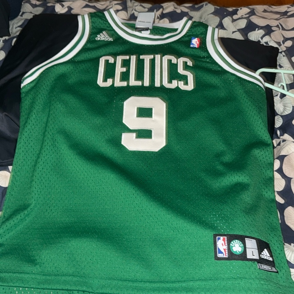 Rajon Rondo Celtics Jersey. Number 9. Says large. Fits 5’9 34dd girl.